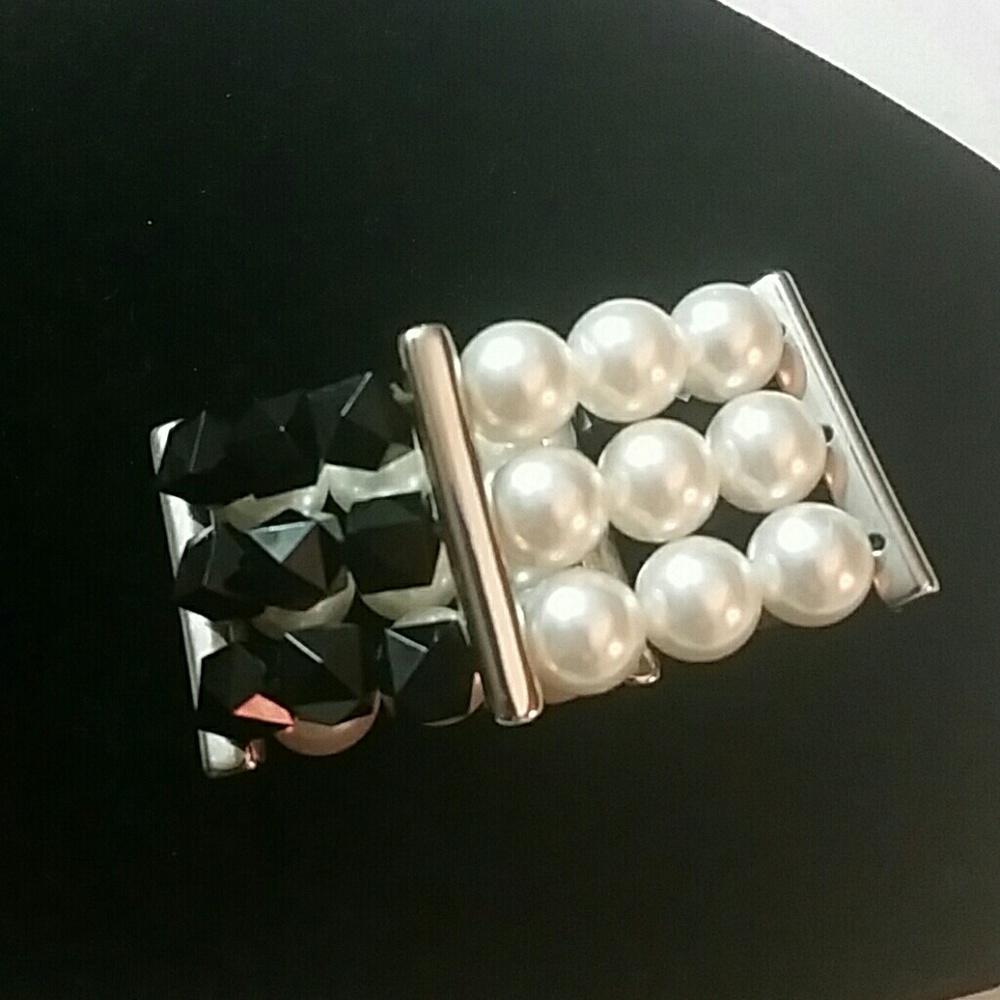 Sold!!! Black/white/pearl fashion bracelet